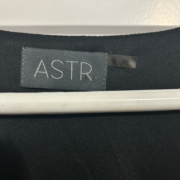 Astr the Label Floral Shorts Romper - Picture 4 of 6